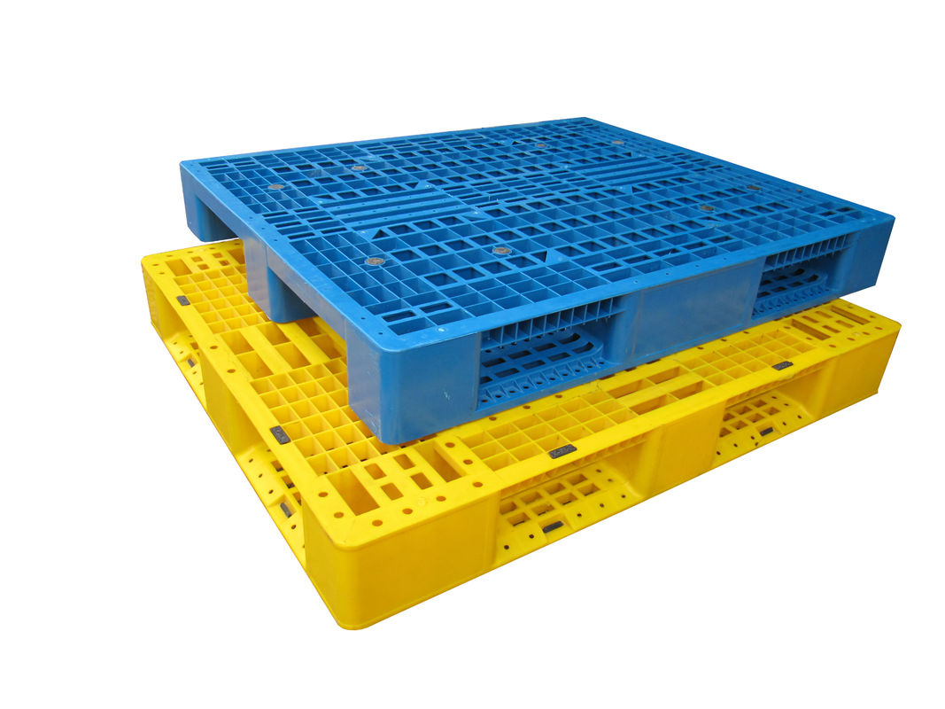 3 Skid Industrial Plastic Pallet Reusable Eco Friendly With Metal Bar